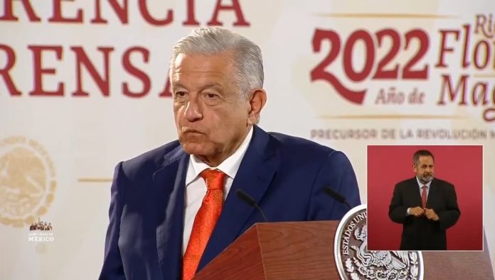 López se lanza contra “Va por México”